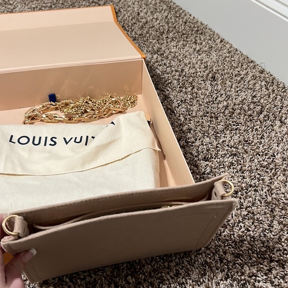 Louis Vuitton toiletry 26 *SOLD - Picture 8 of 15